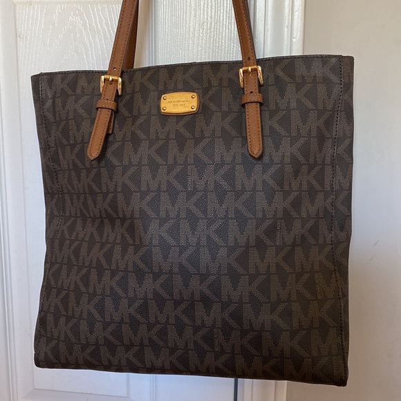 Michael Kors Jet Set Travel Large Logo Tote Brown/Tan Gold Hardware EUC - Picture 2 of 7